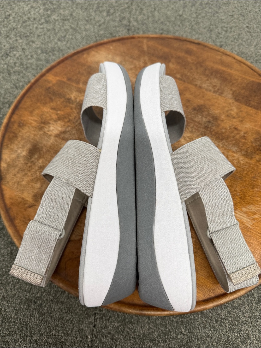 Cloudsteppers Clarks Sandal Wm 9 Arla Jacory Sand Gray Stretch 2 Strap Slingback - Picture 11 of 12